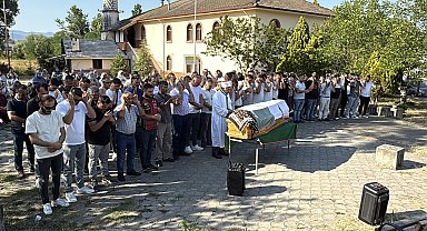 Eski eşini öldürdü, üvey kızını ağır yaraladı