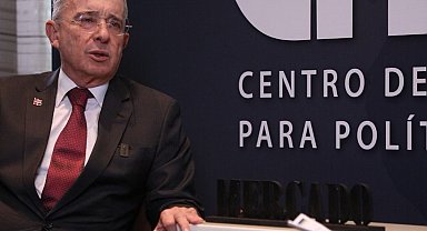 Eski Kolombiya Cumhurbaşkanı Uribe, rüşvetten suçlu bulundu