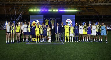 Fenerbahçe'de yeni sezon formaları tanıtıldı