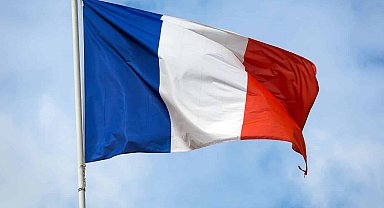 Fransa'da savunma hariç tüm kamu harcamaları dondurulacak