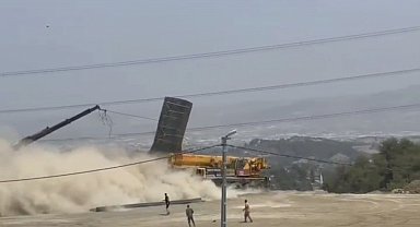 Freni patlayan vinç uçuruma yuvarlandı; 2 ağır yaralı