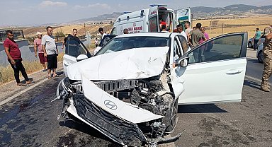 Gaziantep'te hafif ticari araç ile otomobil çarpıştı: 7 yaralı