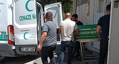 Gaziantep'te TIR'ın çarptığı traktördeki baba öldü, oğlu yaralandı