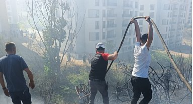 Gebze'de 3 dönümlük otluk yandı; depo olarak kullanılan ev de küle döndü