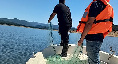 Gölde 2,5 kilometre uzunluğunda ağ yakalandı