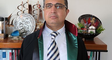 Görme engelli öğretmen, hukuk fakültesinden mezun olduktan 21 yıl sonra avukat oldu