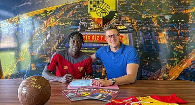 Göztepe Junior Olaitan Ishola ile imzaladı