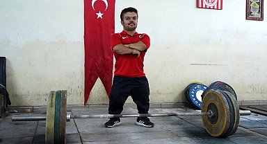 Halterle hayatı değişti, şimdi gözü dünya şampiyonluğunda