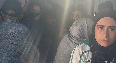 Hatay'da 24 düzensiz göçmen yakalandı, 1 kişi tutuklandı