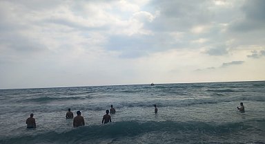 Hatay'da boğulma tehlikesi geçiren kişi ekiplerin müdahalesiyle kurtarıldı