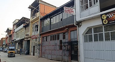 İnegöl'de çatı çöktü: 5 metreden düşerek yaralandı