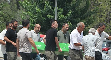 İnfaz koruma memurunun öldürdüğü eşi ve kızı toprağa verildi