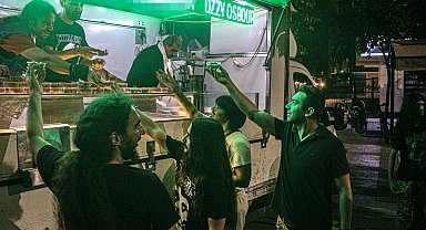 İngiliz şarkıcı 'Ozzy' anısına Adana'da lokma döküldü