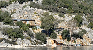 İngilizin kaçak villasının yıkımına 'borç' engeli