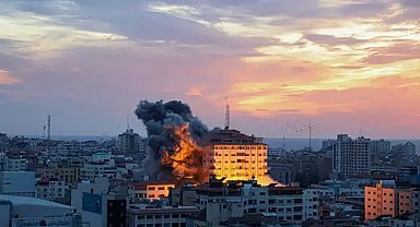 İsrail'den Yemen'deki Hudeyde Limanı'na saldırı