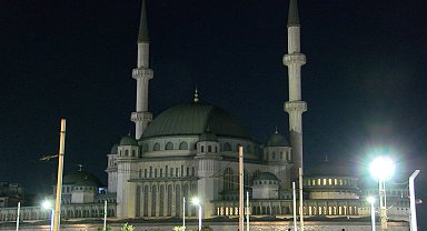 İstanbul - 15 Temmuz'un yıl dönümünde Taksim ve Ayasofya Camii'nde sela okundu