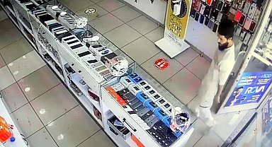 İstanbul- Avcılar'da 'telefonum çalındı' yalanıyla telefon hırsızlığı kamerada