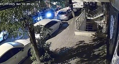 İstanbul - Avcılar'da motosikleti iterek çalan 2 şüpheli kamerada