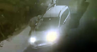 İstanbul- Avcılar'da sürücüsü otomobildeyken, torpidonun üzerindeki telefonu çaldı