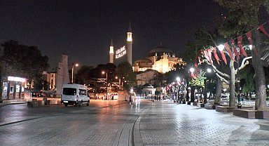 İstanbul- Ayasofya'nın ibadete açılışının 5'inci yılı vesilesiyle sabah namazında bir araya gelindi