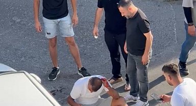 İstanbul - Bağcılar'da tartıştığı sürücüye küfretti; sopa darbesiyle yere düşüp yaralandı