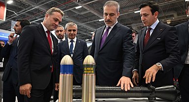 İstanbul- Bakan Fidan, 17'nci Uluslararası Savunma Sanayii Fuarı'nda stantları gezdi