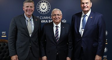 İstanbul- Bakan Güler'in IDEF'te diplomatik görüşmeleri sürüyor