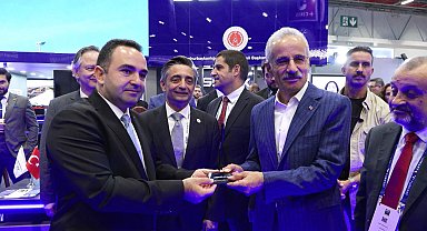 İstanbul- Bakan Uraloğlu 17'nci Uluslararası Savunma Sanayii Fuarı'nda stantları gezdi