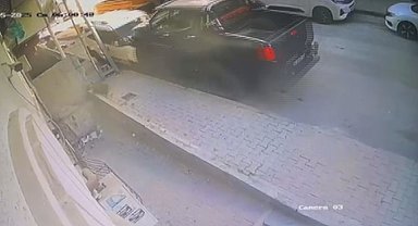 İstanbul - Başakşehir'de kayan vincin park halindeki 23 araca çarptığı anların yeni görüntüleri ortaya çıktı