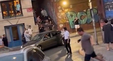 İstanbul-Beyoğlu'nda dolmuş otobüse arkadan çarptı: 2'si ağır, 5 yaralı