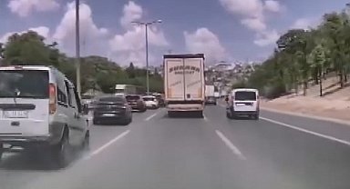 İstanbul - Büyükçekmece'de zincirleme kaza kamerada