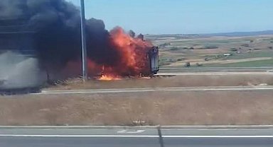 İstanbul - Çatalca'da TIR alev alev yandı