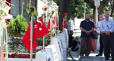 İstanbul- Edirnekapı Şehitliği 15 Temmuz'da ziyaretçi akınına uğradı