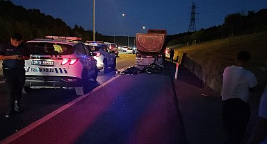 İstanbul - Eyüpsultan'da motosiklet hafriyat kamyonu ile çarpıştı: 1 ölü, 1 ağır yaralı