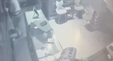 İstanbul - Gaziosmanpaşa'da kuyumcudan 3 kilogram altın çalan şüpheliler kamerada