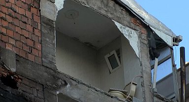 İstanbul - Güngören'de yıkım çalışması sırasında oyuncu Orhan Yaylacıkoral'ın evi zarar gördü