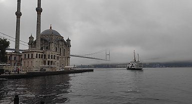 İstanbul -İstanbul Boğazı'nda sis etkili oluyor