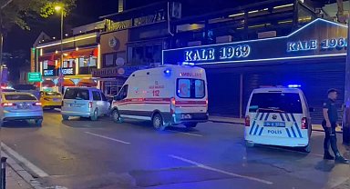 İstanbul - Kadıköy'de kafede alacak verecek kavgası; 2 kişi silahla yaralandı