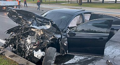 İstanbul- Kartal'da iki otomobil çarpıştı: 1'i ağır 3 yaralı