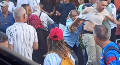 İstanbul - Küçükçekmece'de İETT otobüsünde kavga kamerada