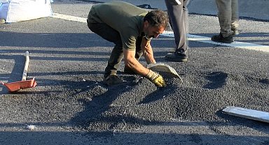 İstanbul-Kuzey Marmara Otoyolu'nda plastik hammadde yüklü TIR devrildi