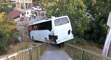 İstanbul - Maltepe'de servis otobüsü şarampole uçtu: 8 yaralı