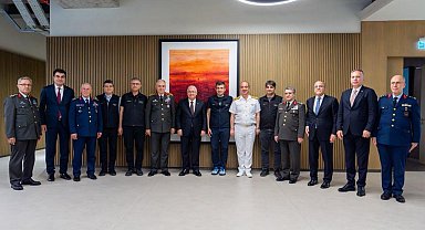 İstanbul- Millî Savunma Bakanı Yaşar Güler, Özdemir Bayraktar Millî Teknoloji Merkezini ziyaret etti