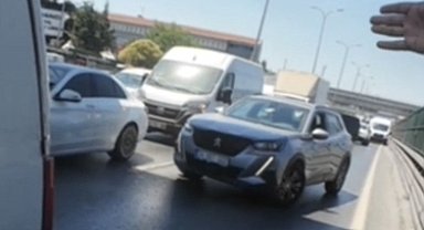 İstanbul - Motokuryenin Avcılar'dan Zeytinburnu'na kadar ambulansa yol açma çabası kamerada