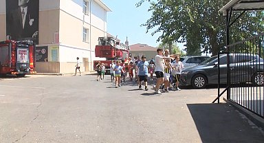 İstanbul - Nişantaşı'nda okulda yangın; 15 öğrenci tahliye edildi Geniş haber- tahliye görüntüleriyle