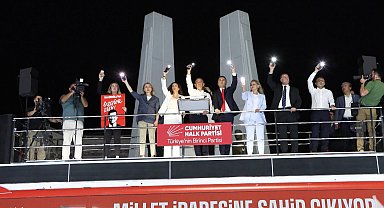 İstanbul- Özgür Özel, Bakırköy'deki 'Millet İradesine Sahip Çıkıyor' mitinginde konuştu