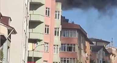 İstanbul- Pendik'te 4 katlı binanın çatısı alev alev yandı