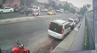 İstanbul-Pendik'te iki motosikletin karıştığı kaza kamerada