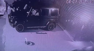 İstanbul - Sarıyer'de iş insanlarına ait 30 milyon lira değerindeki cipler kundaklandı; o anlar kamerada