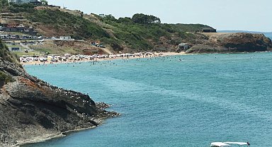 İstanbul - Sıcak havadan bunalanlar Riva 2'nci Koy Plajı'na akın etti